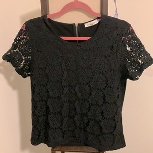 Calvin Klein lace overlay top short sleeves in black size medium